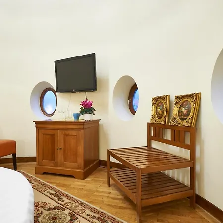 Cozy Attic Round Apartment