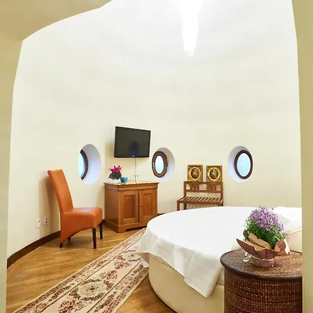 Cozy Attic Round
